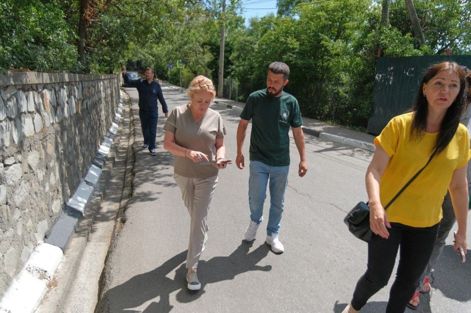 Янина Павленко: Итак, большой объезд территорий по контролю за уборкой Янина Павленко: Итак, большой объезд территорий по контролю за уборкой