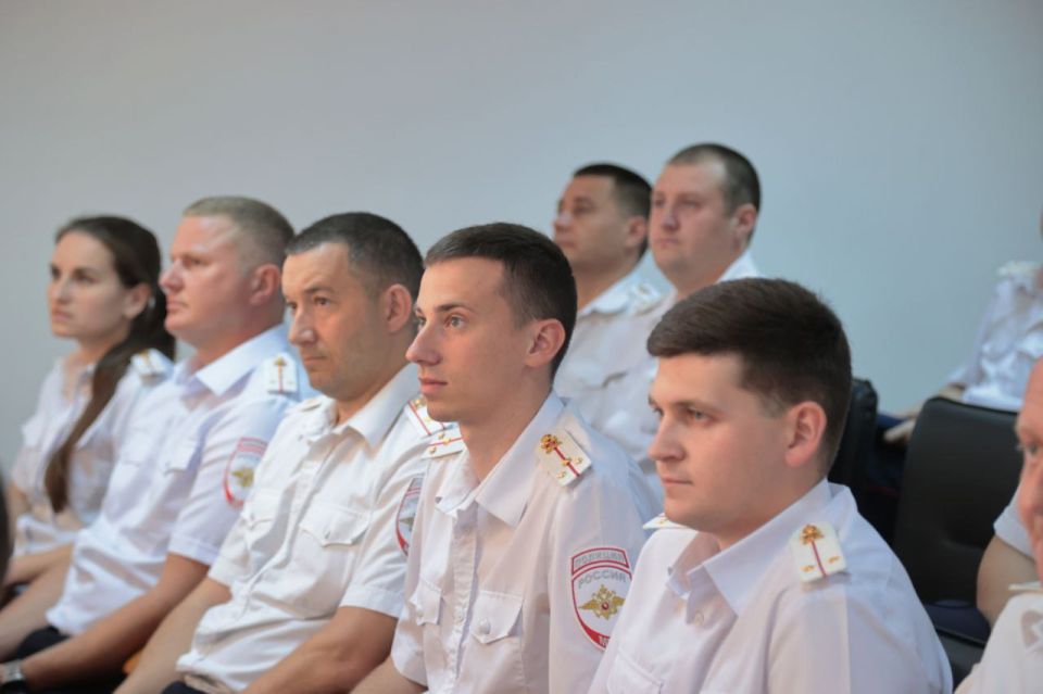 Владимир Константинов: Сегодня, в День Государственной инспекции безопасности дорожного движения МВД России, в адрес личного состава и ветеранов крымского управления службы звучит много добрых слов Владимир Константинов: Сегодня, в День Государственной инспекции безопасности дорожного движения МВД России, в адрес личного состава и ветеранов крымского управления службы звучит много добрых слов