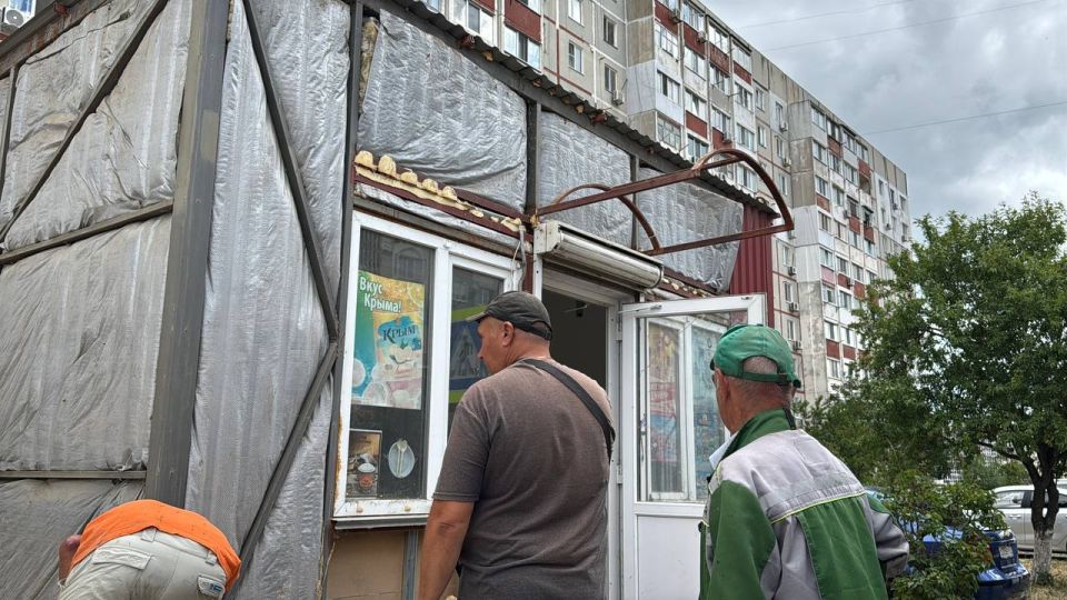 В Керчи сносят нестационарные строения, размещенные на муниципальной территории без правовых оснований В Керчи сносят нестационарные строения, размещенные на муниципальной территории без правовых оснований