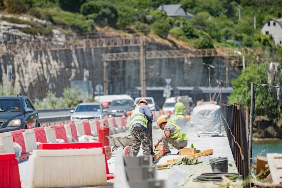 Михаил Развожаев: Мост через речку Черная в Инкермане готов на 35% Михаил Развожаев: Мост через речку Черная в Инкермане готов на 35%