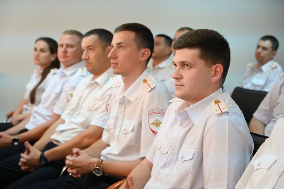 Аксёнов поздравил сотрудников и ветеранов Госавтоинспекции с профессиональным праздником Аксёнов поздравил сотрудников и ветеранов Госавтоинспекции с профессиональным праздником