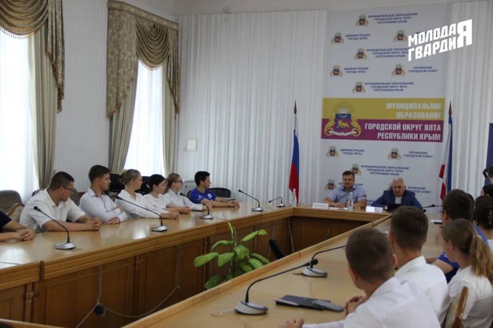 В рамках реализации кадрового проекта «Политзавод» молодогвардейцы Крыма приняли участие во встрече с Депутатом Государственной Думы Российской Федерации Леонидом Григорьевичем Ивлевым В рамках реализации кадрового проекта «Политзавод» молодогвардейцы Крыма приняли участие во встрече с Депутатом Государственной Думы Российской Федерации Леонидом Григорьевичем Ивлевым