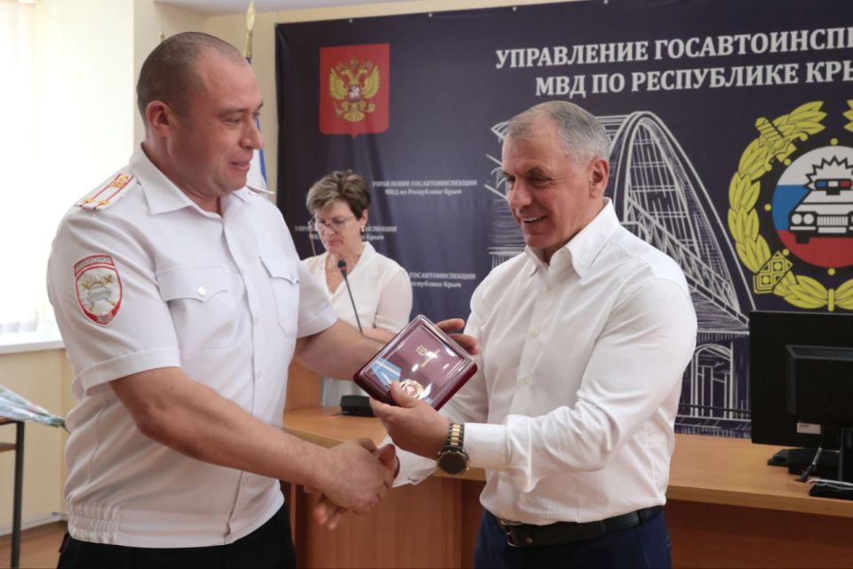Владимир Константинов: Сегодня, в День Государственной инспекции безопасности дорожного движения МВД России, в адрес личного состава и ветеранов крымского управления службы звучит много добрых слов Владимир Константинов: Сегодня, в День Государственной инспекции безопасности дорожного движения МВД России, в адрес личного состава и ветеранов крымского управления службы звучит много добрых слов