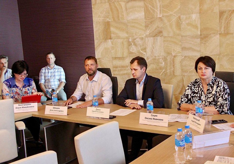 В Крыму состоялось заседание круглого стола по вопросам управления многоквартирными домами В Крыму состоялось заседание круглого стола по вопросам управления многоквартирными домами