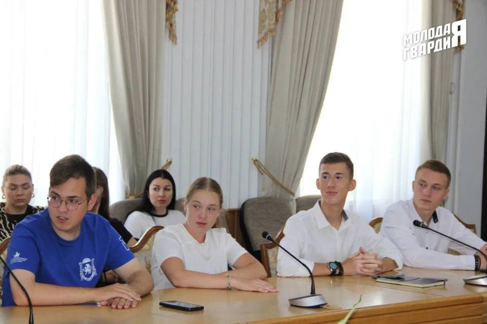 В рамках реализации кадрового проекта «Политзавод» молодогвардейцы Крыма приняли участие во встрече с Депутатом Государственной Думы Российской Федерации Леонидом Григорьевичем Ивлевым В рамках реализации кадрового проекта «Политзавод» молодогвардейцы Крыма приняли участие во встрече с Депутатом Государственной Думы Российской Федерации Леонидом Григорьевичем Ивлевым
