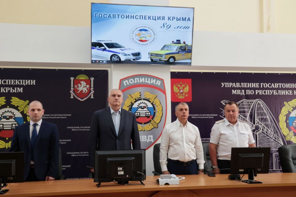 Владимир Константинов: Сегодня, в День Государственной инспекции безопасности дорожного движения МВД России, в адрес личного состава и ветеранов крымского управления службы звучит много добрых слов Владимир Константинов: Сегодня, в День Государственной инспекции безопасности дорожного движения МВД России, в адрес личного состава и ветеранов крымского управления службы звучит много добрых слов