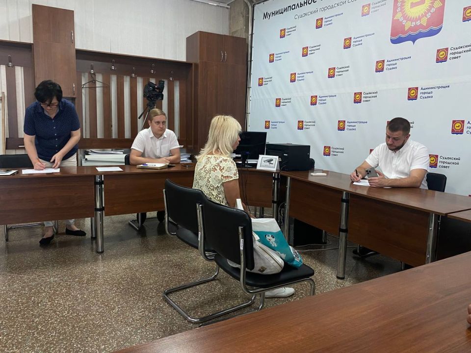 Кирилл Чебышев: Провел традиционный пятничный прием граждан в нашей администрации Кирилл Чебышев: Провел традиционный пятничный прием граждан в нашей администрации