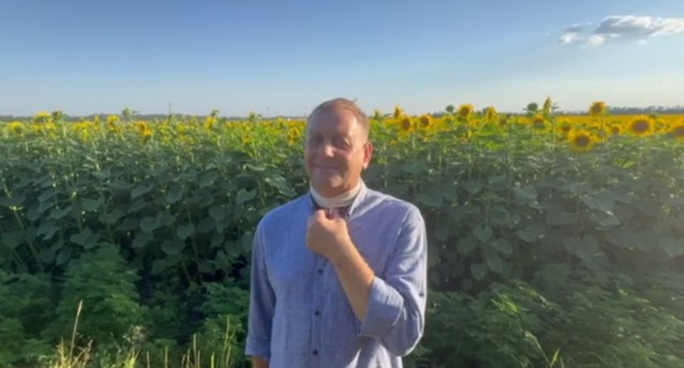 "Не сердитесь на меня": директор сафари-парка "Тайган" сообщил, что продолжит ходить ко львам после нападения на него
