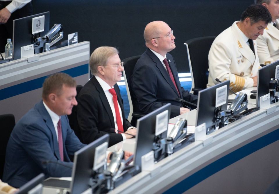  :           ,       ,    ...