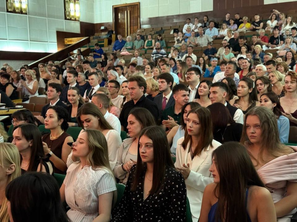 Министр сельского хозяйства Крыма поздравил выпускников Агротехнологической академии Министр сельского хозяйства Крыма поздравил выпускников Агротехнологической академии