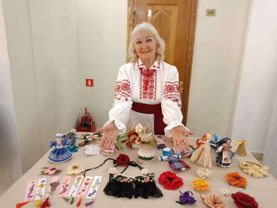 3 июля фольклорный коллектив славянской культуры «Сябровки», руководитель Людмила Сердюкова, принял участие в фестивале белорусской культуры «Карагод Сяброу», который прошёл в Симферополе 3 июля фольклорный коллектив славянской культуры «Сябровки», руководитель Людмила Сердюкова, принял участие в фестивале белорусской культуры «Карагод Сяброу», который прошёл в Симферополе