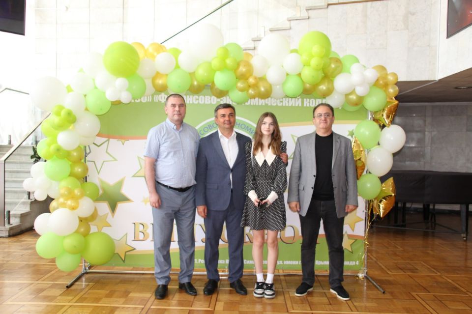 Около 800 выпускников Финансово-экономического колледжа получили дипломы в торжественной обстановке Около 800 выпускников Финансово-экономического колледжа получили дипломы в торжественной обстановке