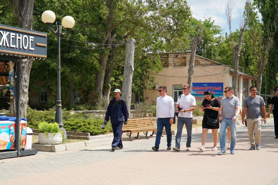 Александр Юрьев: Сегодня состоялся совместный рейд полиции, муниципального контроля и департамента городского хозяйства по курортной зоне, в результате которого было демонтировано более 50 незаконных рекламных конструкций и... Александр Юрьев: Сегодня состоялся совместный рейд полиции, муниципального контроля и департамента городского хозяйства по курортной зоне, в результате которого было демонтировано более 50 незаконных рекламных конструкций и...