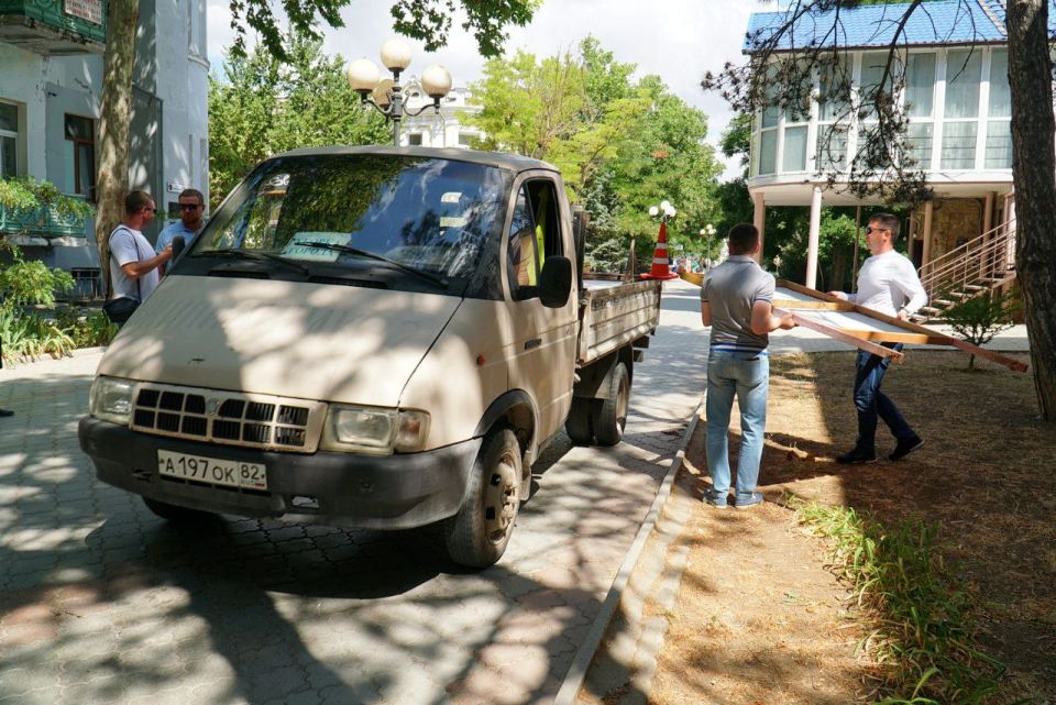 Александр Юрьев: Сегодня состоялся совместный рейд полиции, муниципального контроля и департамента городского хозяйства по курортной зоне, в результате которого было демонтировано более 50 незаконных рекламных конструкций и... Александр Юрьев: Сегодня состоялся совместный рейд полиции, муниципального контроля и департамента городского хозяйства по курортной зоне, в результате которого было демонтировано более 50 незаконных рекламных конструкций и...
