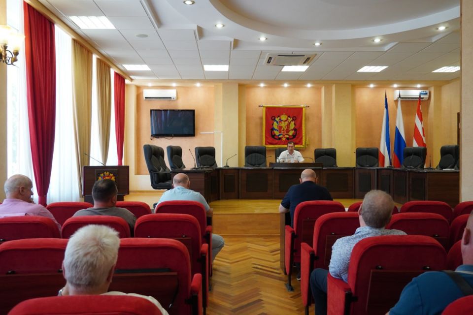 Вчера в рамках совещания о проблемных вопросах муниципальных образований Глава Крыма Сергей Аксенов отметил организацию работы с обращениями граждан в Керчи Вчера в рамках совещания о проблемных вопросах муниципальных образований Глава Крыма Сергей Аксенов отметил организацию работы с обращениями граждан в Керчи