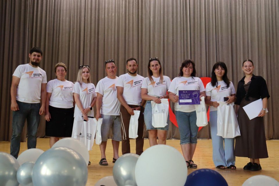 04 июля 2025 года в Майском Доме культуры прошёл квест по волонтерству для молодежных организаций «Семь шагов добра», направленный на популяризацию добровольческой деятельности в Крыму 04 июля 2025 года в Майском Доме культуры прошёл квест по волонтерству для молодежных организаций «Семь шагов добра», направленный на популяризацию добровольческой деятельности в Крыму