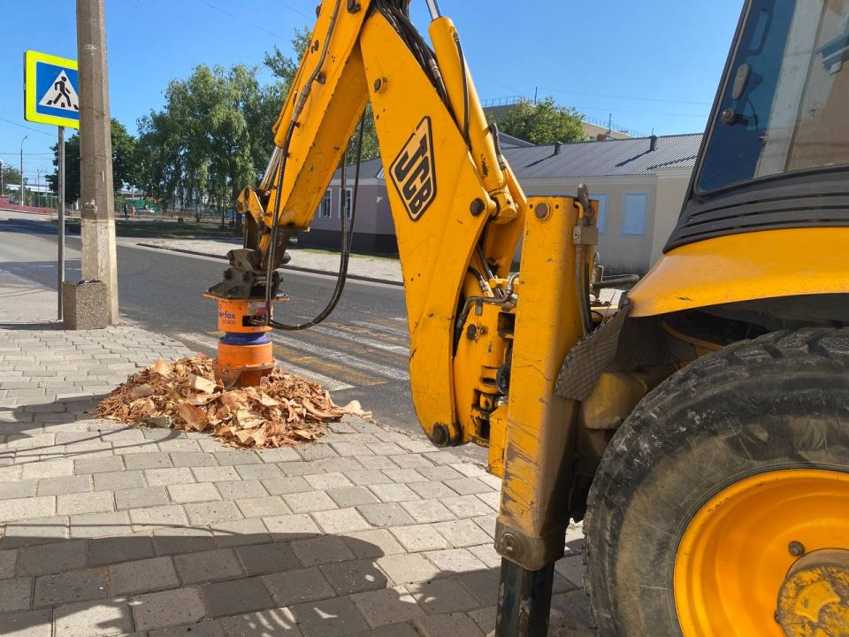 #жкх. В Керчи продолжают применять установку для удаления пней, оставленных после сноса аварийных деревьев #жкх. В Керчи продолжают применять установку для удаления пней, оставленных после сноса аварийных деревьев