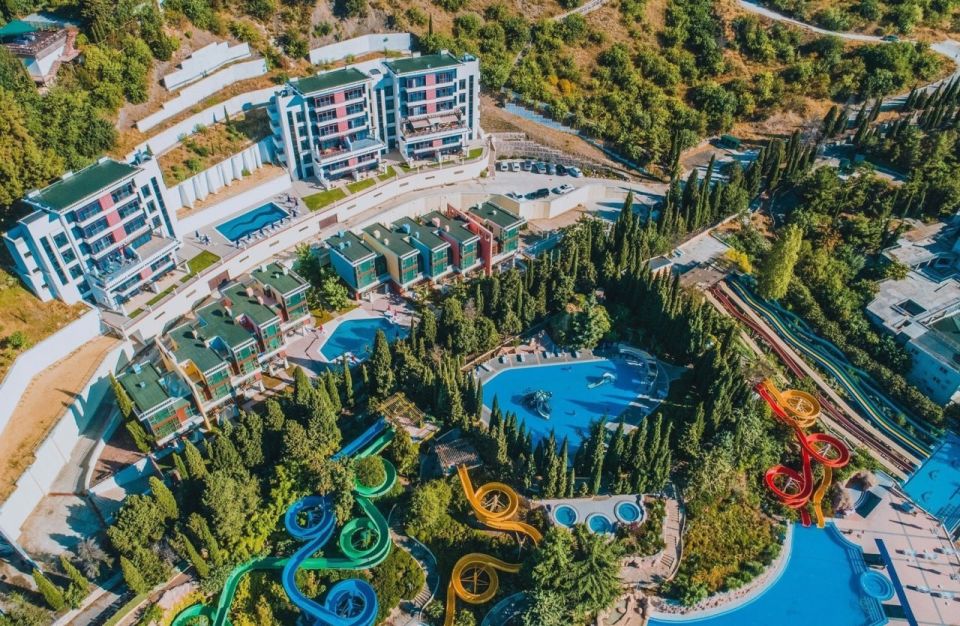 Топовые аквапарки Крыма-2025: где поймать волну Топовые аквапарки Крыма-2025: где поймать волну