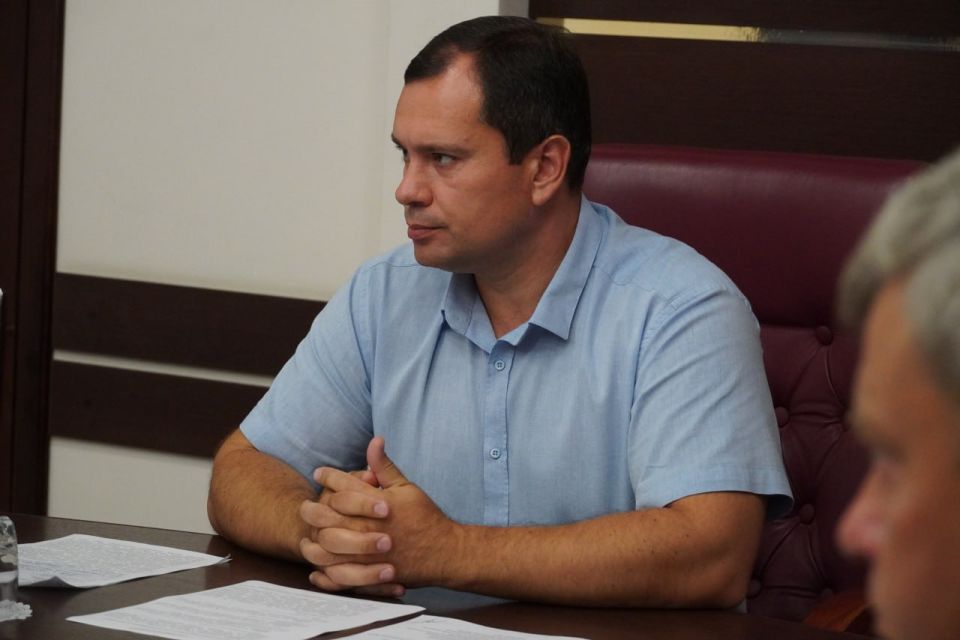 Глава администрации Керчи Олег Каторгин провел аппаратное совещание со своими заместителями и руководителями структурных подразделений администрации Глава администрации Керчи Олег Каторгин провел аппаратное совещание со своими заместителями и руководителями структурных подразделений администрации
