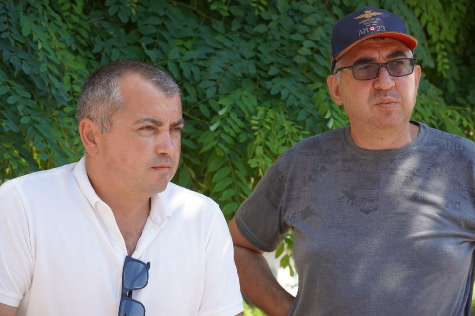 Глава администрации Керчи Олег Каторгин провел выездное совещание по ул. Горького, 4 и 6, где для обустройства парковки необходимо понизить уровень теплотрассы Глава администрации Керчи Олег Каторгин провел выездное совещание по ул. Горького, 4 и 6, где для обустройства парковки необходимо понизить уровень теплотрассы