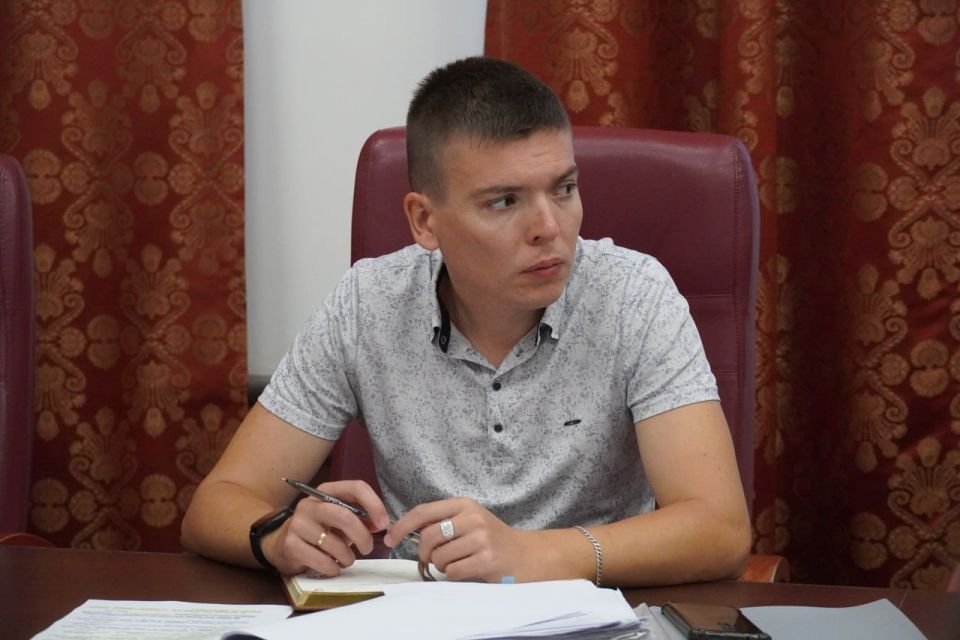 Глава администрации Керчи Олег Каторгин провел аппаратное совещание со своими заместителями и руководителями структурных подразделений администрации Глава администрации Керчи Олег Каторгин провел аппаратное совещание со своими заместителями и руководителями структурных подразделений администрации