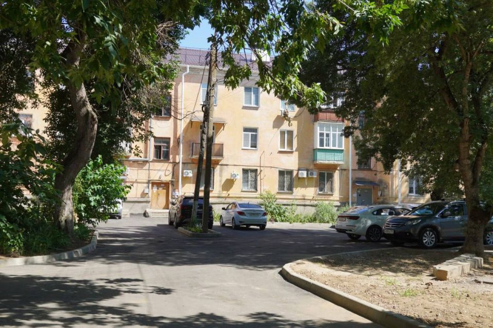 Во дворе дома по ул. Нестерова, 13,11 прошла еще одна встреча главы администрации Керчи Олега Каторгина с керчанами по итогам совещания по проблемным вопросам Во дворе дома по ул. Нестерова, 13,11 прошла еще одна встреча главы администрации Керчи Олега Каторгина с керчанами по итогам совещания по проблемным вопросам