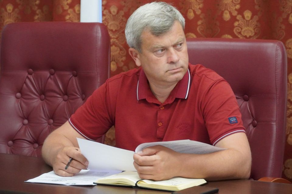 Глава администрации Керчи Олег Каторгин провел аппаратное совещание со своими заместителями и руководителями структурных подразделений администрации Глава администрации Керчи Олег Каторгин провел аппаратное совещание со своими заместителями и руководителями структурных подразделений администрации