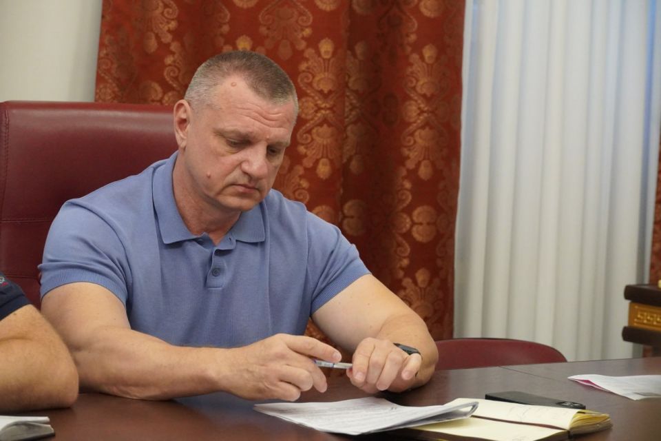 Глава администрации Керчи Олег Каторгин провел аппаратное совещание со своими заместителями и руководителями структурных подразделений администрации Глава администрации Керчи Олег Каторгин провел аппаратное совещание со своими заместителями и руководителями структурных подразделений администрации