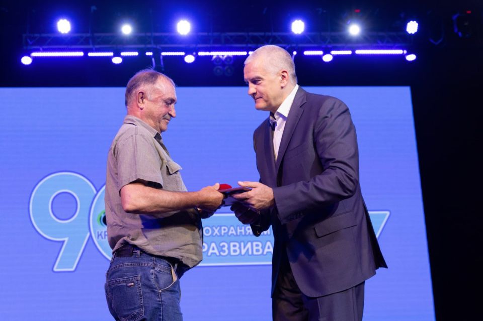 Сергей Аксёнов: На сегодняшний день невооруженным глазом видно, как существенно улучшилось состояние дорог в Крыму по сравнению с 2014 годом Сергей Аксёнов: На сегодняшний день невооруженным глазом видно, как существенно улучшилось состояние дорог в Крыму по сравнению с 2014 годом