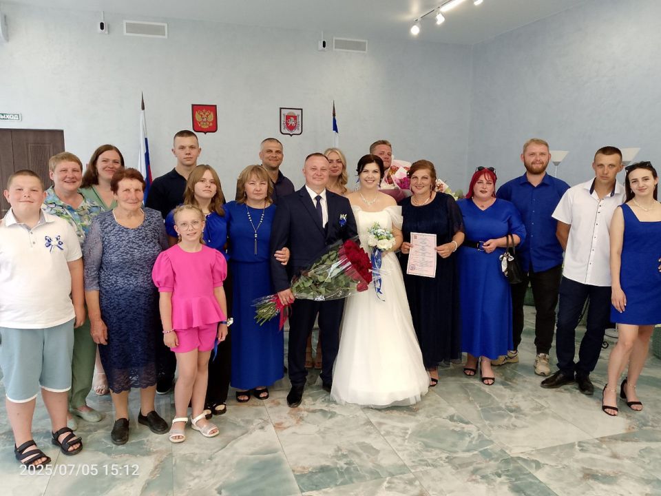 В новом здании Нижнегорского районного отдела ЗАГС, которое, напомним, торжественно открылось 30 июня, состоялась первая регистрация заключения брака В новом здании Нижнегорского районного отдела ЗАГС, которое, напомним, торжественно открылось 30 июня, состоялась первая регистрация заключения брака