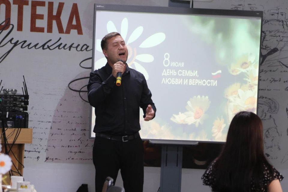 «Сыновья и мужья, по зову Родины и велению сердца, проявляя высшие человеческие качества, встали на защиту своего народа. Они бьются отважно ради мирного неба. Сложно передать боль и тревогу материнского сердца, ежесекундные... «Сыновья и мужья, по зову Родины и велению сердца, проявляя высшие человеческие качества, встали на защиту своего народа. Они бьются отважно ради мирного неба. Сложно передать боль и тревогу материнского сердца, ежесекундные...
