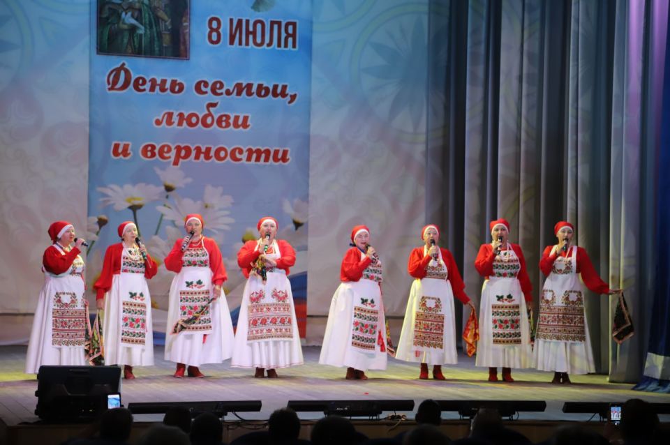 Ольга Урайкина: Сегодня, в День семьи, любви и верности, в районном Доме культуре состоялся X районный фестиваль-эстафета творческих семей "Ладья семейного счастья" Ольга Урайкина: Сегодня, в День семьи, любви и верности, в районном Доме культуре состоялся X районный фестиваль-эстафета творческих семей "Ладья семейного счастья"
