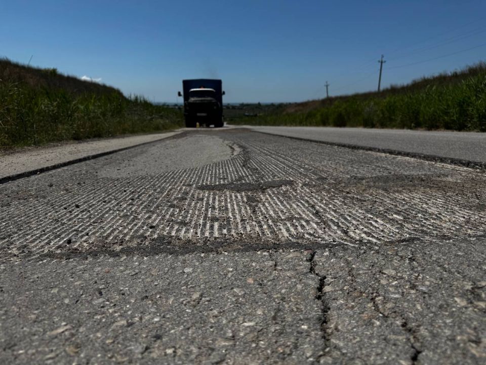 Керченский филиал ГУП РК «Крымавтодор» продолжает работу по замене верхних изношенных слоёв дорог Керченский филиал ГУП РК «Крымавтодор» продолжает работу по замене верхних изношенных слоёв дорог