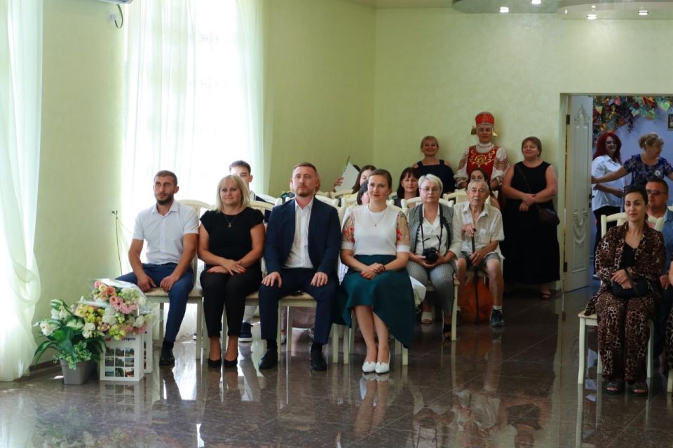 Сегодня в уютных стенах Белогорского районного отдела ЗАГС состоялось по-настоящему тёплое и душевное событие — вручение медалей «За любовь и верность» Сегодня в уютных стенах Белогорского районного отдела ЗАГС состоялось по-настоящему тёплое и душевное событие — вручение медалей «За любовь и верность»
