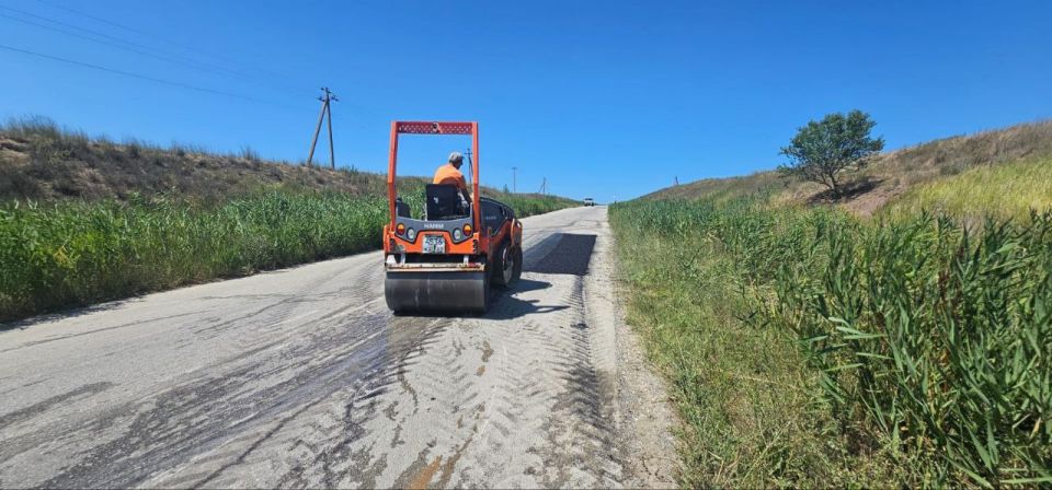 Керченский филиал ГУП РК «Крымавтодор» продолжает работу по замене верхних изношенных слоёв дорог Керченский филиал ГУП РК «Крымавтодор» продолжает работу по замене верхних изношенных слоёв дорог