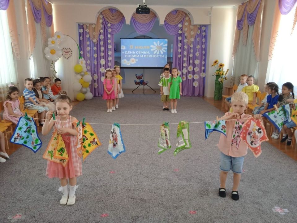 В детском саду №86 «Незабудка» стала доброй традицией отмечать праздник, посвященный Дню семьи, любви и верности В детском саду №86 «Незабудка» стала доброй традицией отмечать праздник, посвященный Дню семьи, любви и верности