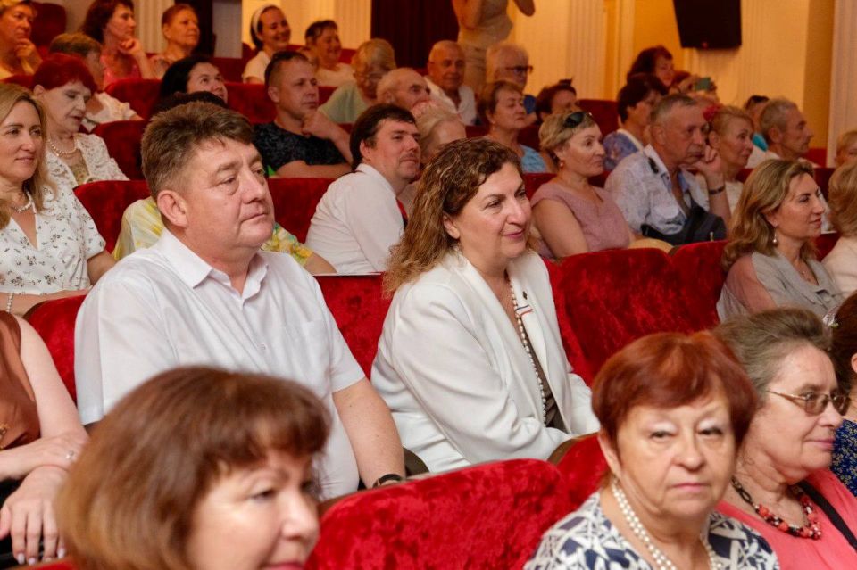 Семейные ценности — основа сильного государства: Крым отметил День семьи, любви и верности Семейные ценности — основа сильного государства: Крым отметил День семьи, любви и верности