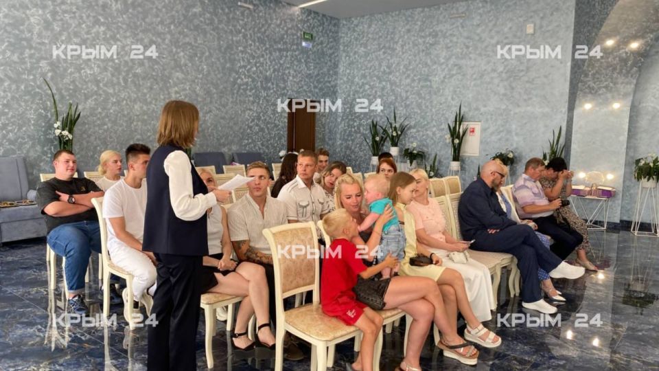 В отделе Симферопольского ЗАГСа состоялось мероприятие «Любовь и верность от помолвки до свадебного юбилея» В отделе Симферопольского ЗАГСа состоялось мероприятие «Любовь и верность от помолвки до свадебного юбилея»