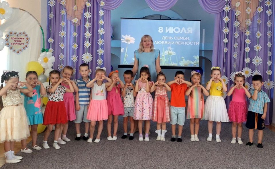 В детском саду №86 «Незабудка» стала доброй традицией отмечать праздник, посвященный Дню семьи, любви и верности В детском саду №86 «Незабудка» стала доброй традицией отмечать праздник, посвященный Дню семьи, любви и верности