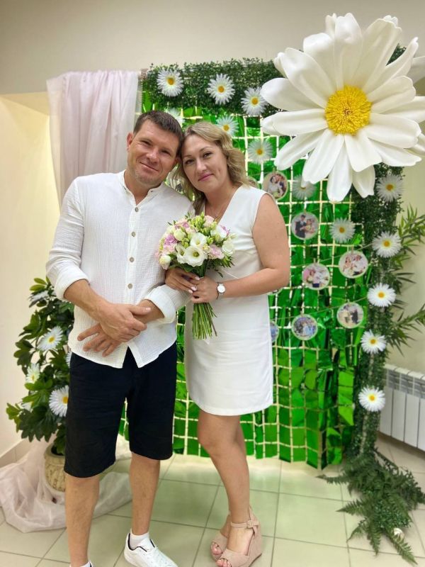 Симферопольский районный отдел ЗАГС масштабно и трогательно отметил День семьи, любви и верности Симферопольский районный отдел ЗАГС масштабно и трогательно отметил День семьи, любви и верности