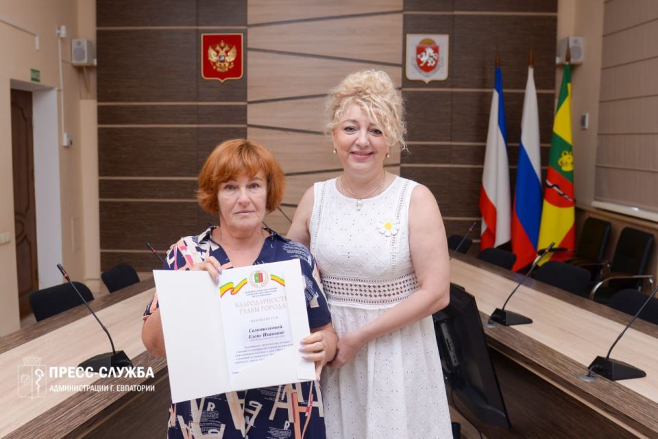 Глава города Галина Герасимова вручила благодарности участникам волонтерской организации «Рука помощи», которые регулярно оказывают неоценимую помощь нашим военнослужащим, выполняющим долг в ходе специальной военной операции Глава города Галина Герасимова вручила благодарности участникам волонтерской организации «Рука помощи», которые регулярно оказывают неоценимую помощь нашим военнослужащим, выполняющим долг в ходе специальной военной операции