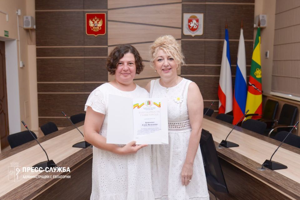 Глава города Галина Герасимова вручила благодарности участникам волонтерской организации «Рука помощи», которые регулярно оказывают неоценимую помощь нашим военнослужащим, выполняющим долг в ходе специальной военной операции Глава города Галина Герасимова вручила благодарности участникам волонтерской организации «Рука помощи», которые регулярно оказывают неоценимую помощь нашим военнослужащим, выполняющим долг в ходе специальной военной операции