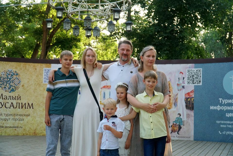В Евпатории отметили День семьи, любви и верности В Евпатории отметили День семьи, любви и верности