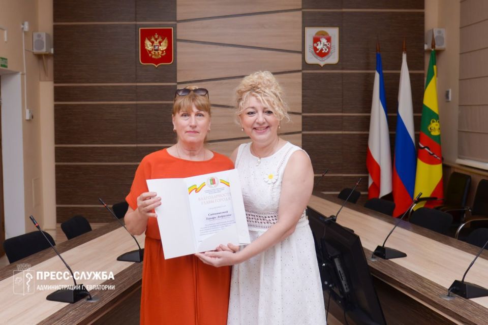 Глава города Галина Герасимова вручила благодарности участникам волонтерской организации «Рука помощи», которые регулярно оказывают неоценимую помощь нашим военнослужащим, выполняющим долг в ходе специальной военной операции Глава города Галина Герасимова вручила благодарности участникам волонтерской организации «Рука помощи», которые регулярно оказывают неоценимую помощь нашим военнослужащим, выполняющим долг в ходе специальной военной операции
