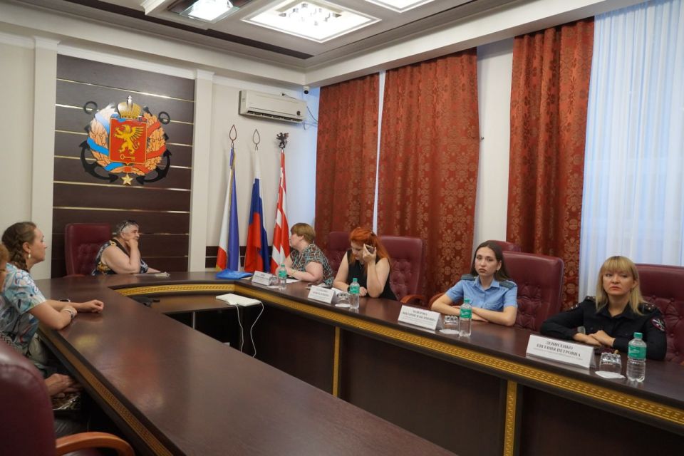 В рамках Недели правовой помощи в Республике Крым в администрации города Керчи организован Единый день оказания гражданам бесплатной юридической помощи с участием представителей Социального фонда России, отдела судебных... В рамках Недели правовой помощи в Республике Крым в администрации города Керчи организован Единый день оказания гражданам бесплатной юридической помощи с участием представителей Социального фонда России, отдела судебных...