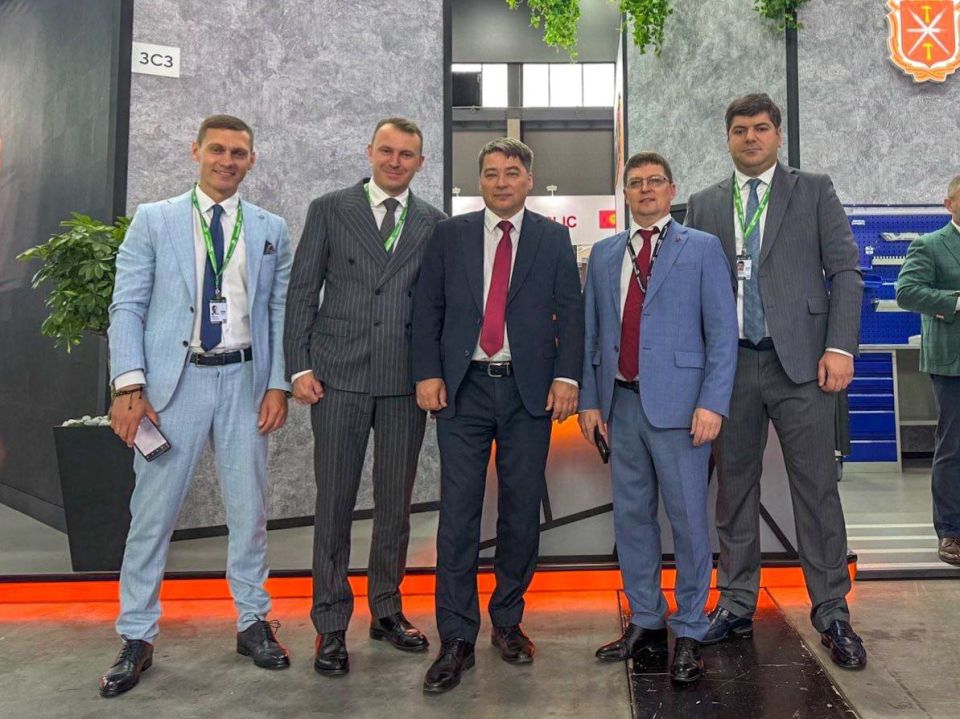 Министр промышленности и торговли Республики Крым Анушаван Агаджанян подвел итоги работы делегации Минпромторга Крыма на форуме-выставке «Иннопром» Министр промышленности и торговли Республики Крым Анушаван Агаджанян подвел итоги работы делегации Минпромторга Крыма на форуме-выставке «Иннопром»