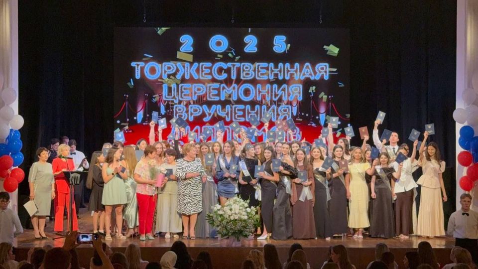 Почти полторы тысячи молодых специалистов выпустились в этом году из медицинских колледжей Минздрава Крыма Почти полторы тысячи молодых специалистов выпустились в этом году из медицинских колледжей Минздрава Крыма