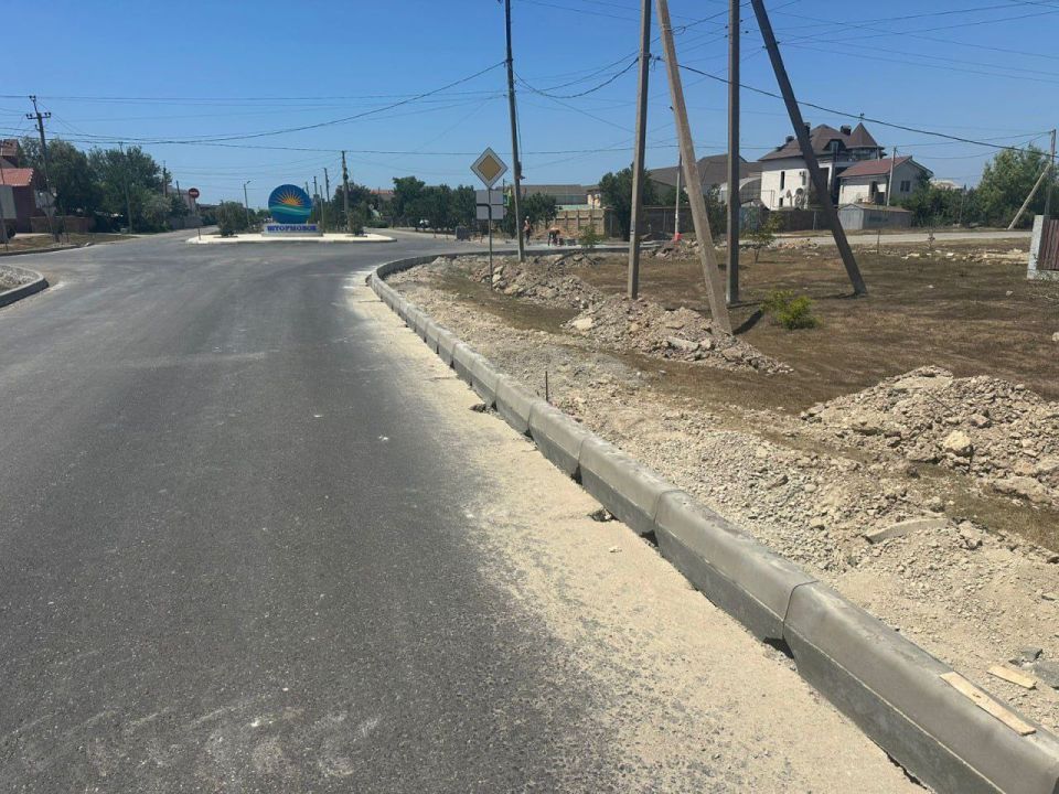 В Крыму на 85% выполнены работы по асфальтированию участка дороги Евпаторияпорт МирныйШтормовое В Крыму на 85% выполнены работы по асфальтированию участка дороги Евпаторияпорт МирныйШтормовое
