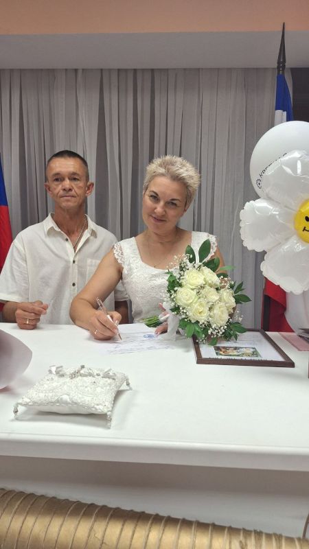 Ялтинский городской отдел ЗАГС проводил обряды бракосочетания, посвящённые Дню семьи, любви и верности Ялтинский городской отдел ЗАГС проводил обряды бракосочетания, посвящённые Дню семьи, любви и верности