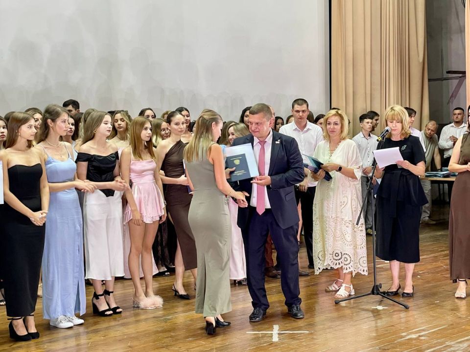 Почти полторы тысячи молодых специалистов выпустились в этом году из медицинских колледжей Минздрава Крыма Почти полторы тысячи молодых специалистов выпустились в этом году из медицинских колледжей Минздрава Крыма